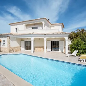 Casa Romanzeiras Villa